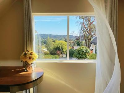 UVIC Ocean View Private Guesthouse
