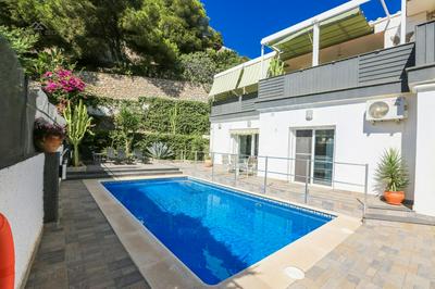 Cotobro Bugambilla Pool House
