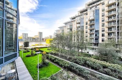 Bright Riverside 2 Bed Haven with Balcony - Modern Comfort in Battersea