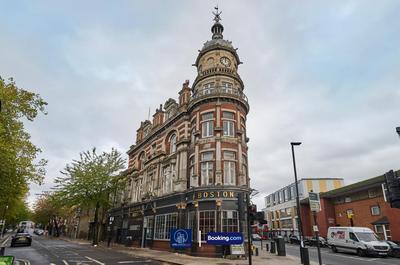 Exclusive Offers l Last-Minute Specials l Flat 5 l Newly Renovated 2 Bedroom Flat by Live London Short Lets & Serviced Accommodation l