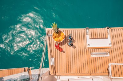 Luxury Sailing Cruises in Athens with Traditional Greek Cuisine and Drinks