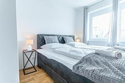 Modern & Stylish 1BR, 1LR Apartment at Vienna Center