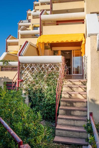 Senigallia, bilocale fronte mare con giardino - SE040