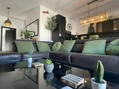 Industrial Cozy Apartment in Bugibba, Prime Location