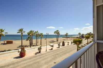 Primera línea con vistas al mar y garaje