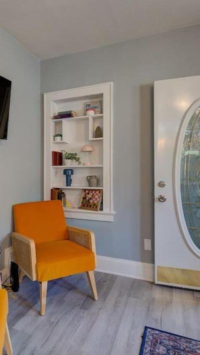 Stylish home Garage Walk to Lake Minutes from Airport