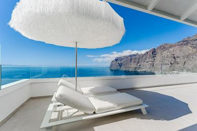 Blue Haven - Ocean View Penthouse with private jacuzzi and community pool