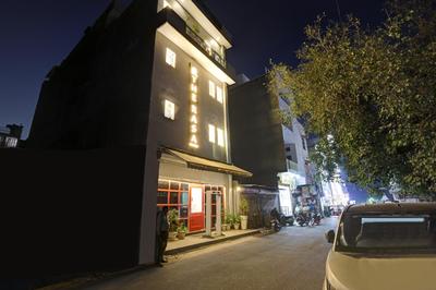 Hotel The Rasa Near Welcome Metro Station