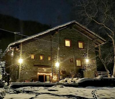 Cozy Chalet next to the Dora Baltea river