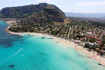 Mondello Luxury Apartment on the Beach