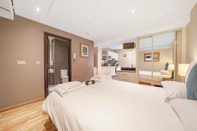 Cannon Street Serviced Apartments by LovelyStay