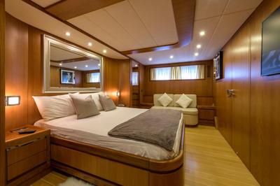 Yacht Newfield