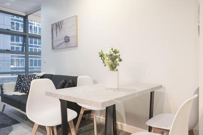 Elevated style 1BR in the heart of Mel with study — Melbourne photo 4