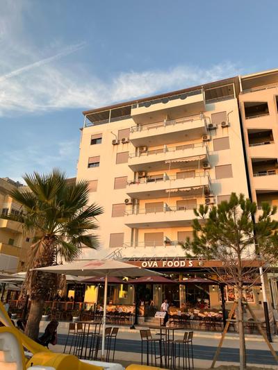 Sun, Sea and Serenity - Beachfront Apt with Sunset Views and Soothing Waves