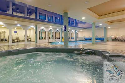 2 BDR apt with heated pool & jacuzzi