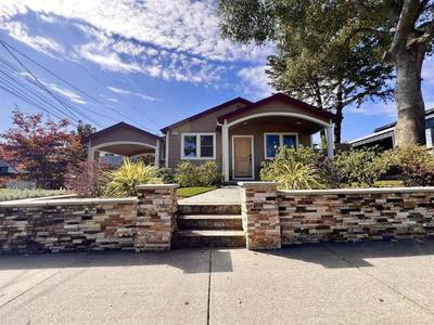Healdsburg Plaza Pet-Friendly Charmer Hot Tub