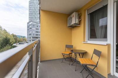 Bright 1BDR with Balcony & Parking