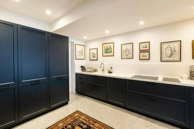 Lavish Seafront Apartment