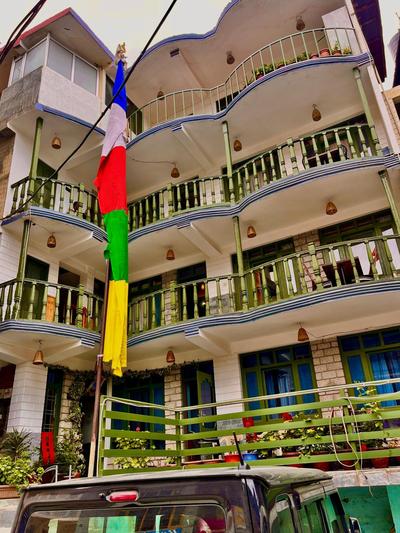 Ganga Cottage !! 1,2,3 bedrooms cottage available near mall road manali