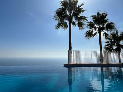 Apartment Miramar 5 mins from beach & 180 sea views