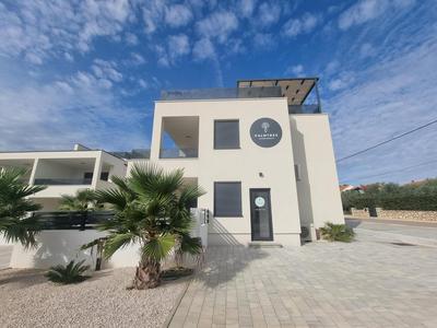 Beautiful new PalmTree Apartments IV