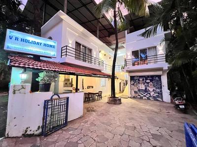 V R Holiday Home