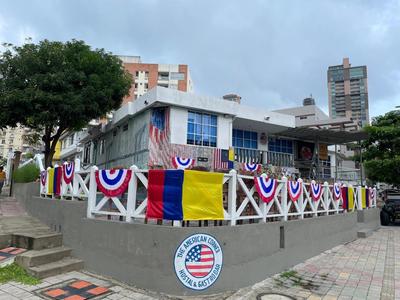 The American Corner Hostel & Gastro Bar