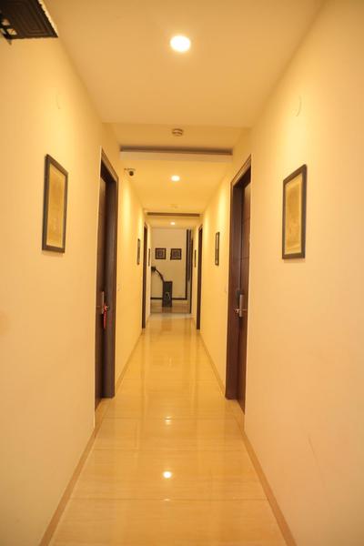 Hotel Nirvana Suites