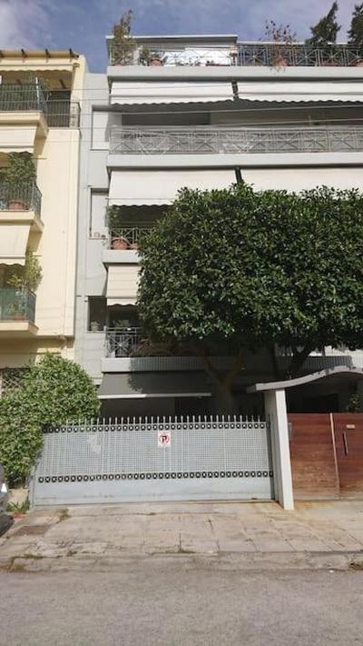 Cozy ground floor studio near metro!