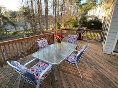Comfortable Rooms in A Single Family House in Chapel Hill near UNC Duke RTP, with Massage Chair