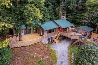 Lodge Cabin Feed Brush Horses Mountain View Hot Tub Fireplace