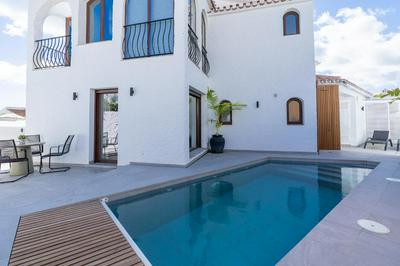 Luxury house with private heated pool in Nerja!