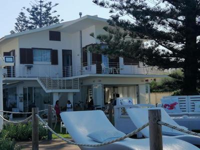 Room in BB - Suitebeach bnb and resort