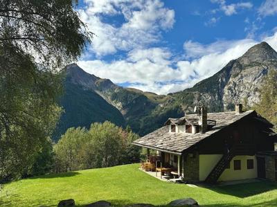 Chalet Les Boisé - Sauna, Heated Pool and Mountains View