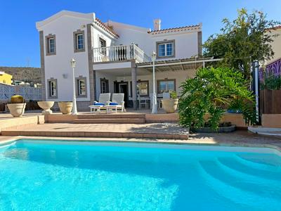 Villa Esmeralda junto al mar