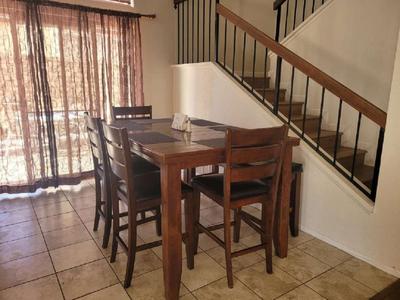 3BR & Loft near Palmdale Hospital