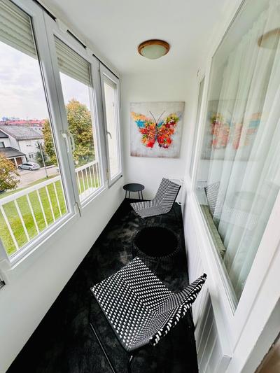 The Green Corner Apartment With Balcony - Happy Rentals