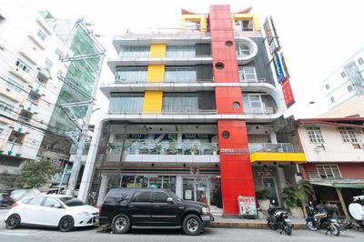 RedDoorz near Bambang Station