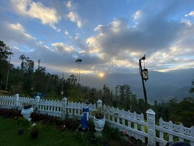 Good wood hill resort