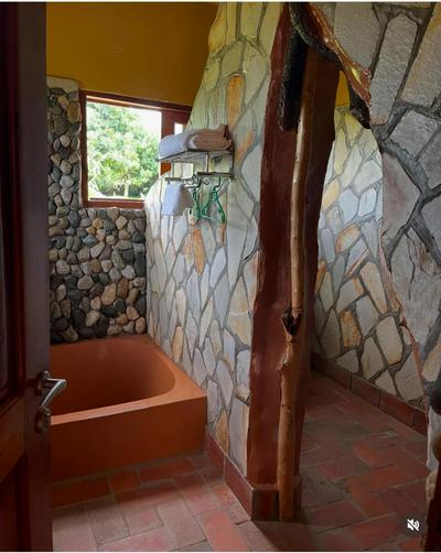 warujojo safari lodge