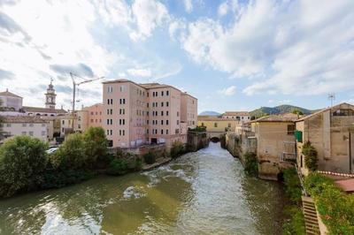 Yourbanflat Waterway Haven