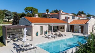 Villa Efa by Villas Holiday