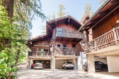 Parcheggio-Camino-8pax - Chalet immerso nella Natura