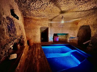 Dreamy space with caved pool