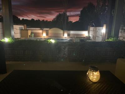 Loft en planta baja de casa , junto a piscina y barbacoa, perfecta para descansar, 4 Pnas, en Alhendin a 4 mn de a Autovia y 7mn de Granada