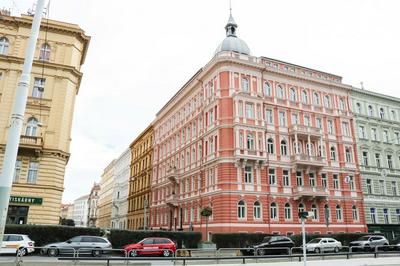 Rose suites and rooms