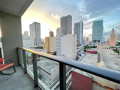 2BR, 2 Baths Lux Downtown Apt Heart of Austin with Amazing Views, Pool, & Gym