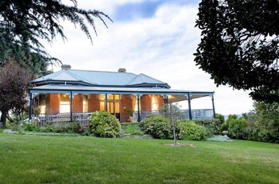 Luxurious CBD Manor House with Spectacular Views