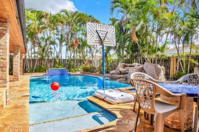 Sunny Paradise w Saltwater Pool Hot Tub Grill Sunrise