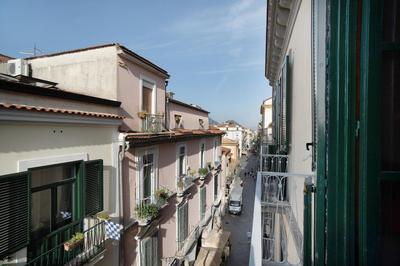 Nistela House